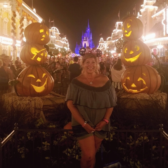 Hello I am Kim and Welcome to my Closet - Picture 9 of 16